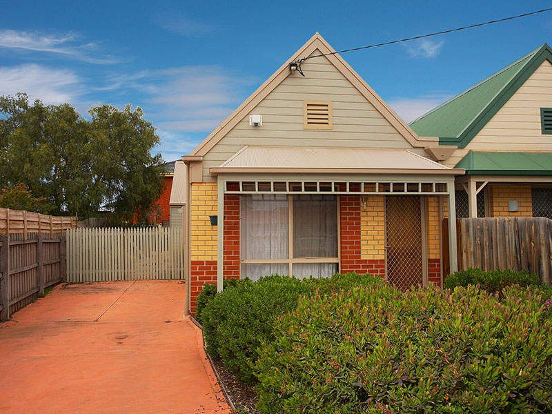 1 Kim Court, Seabrook - Thumbnail 2