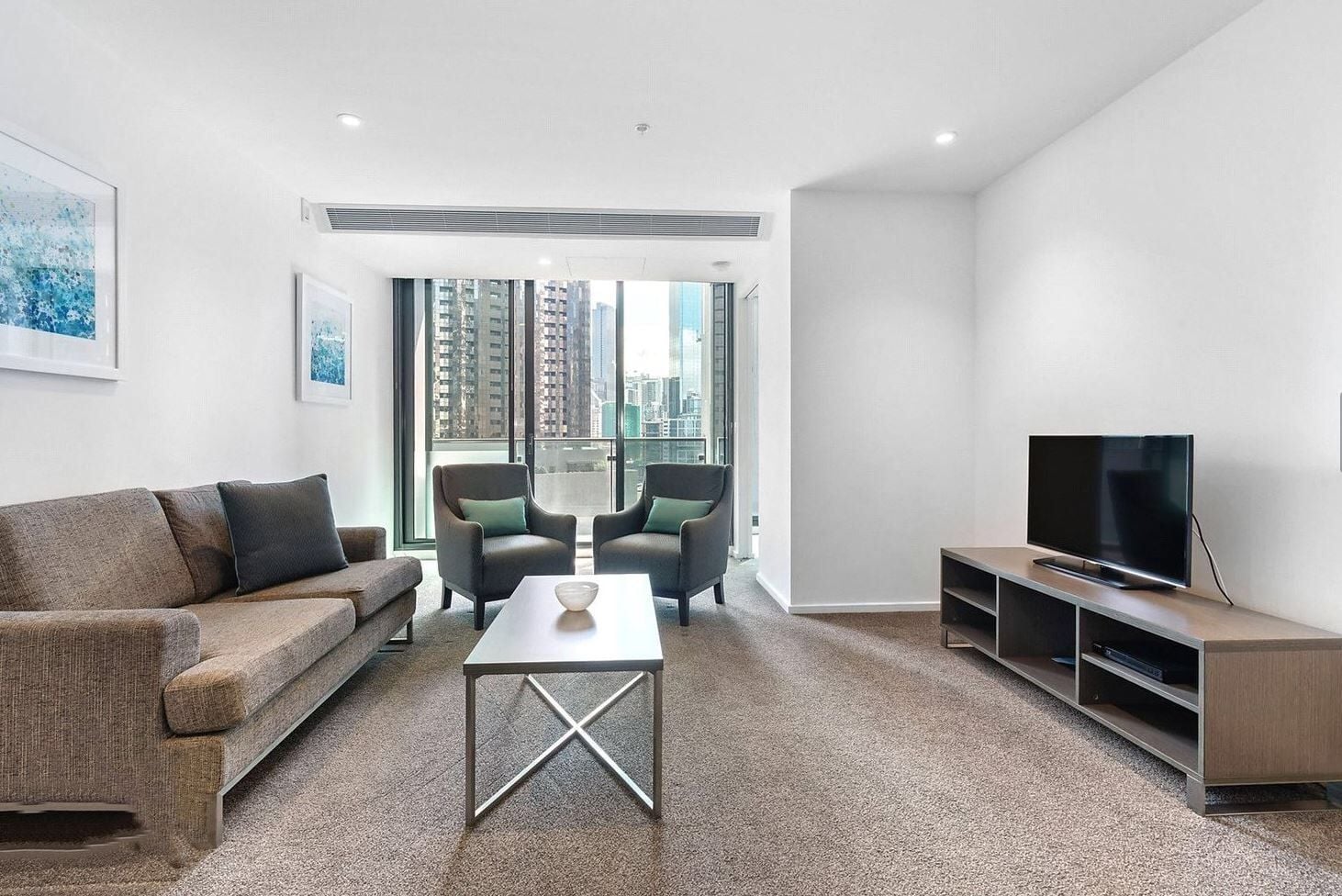 Southbank Grand: Prime Position, Luxury Lifestyle, Spacious Sensation!