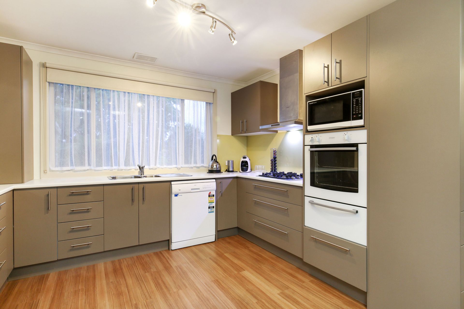 LOVELY RENOVATED FAMILY HOME IN A QUIET COURT