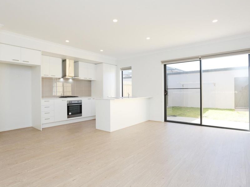 305 Dunnings Road, Point Cook