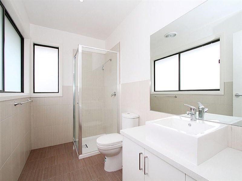 Modern 4 Bedroom Townhouse!