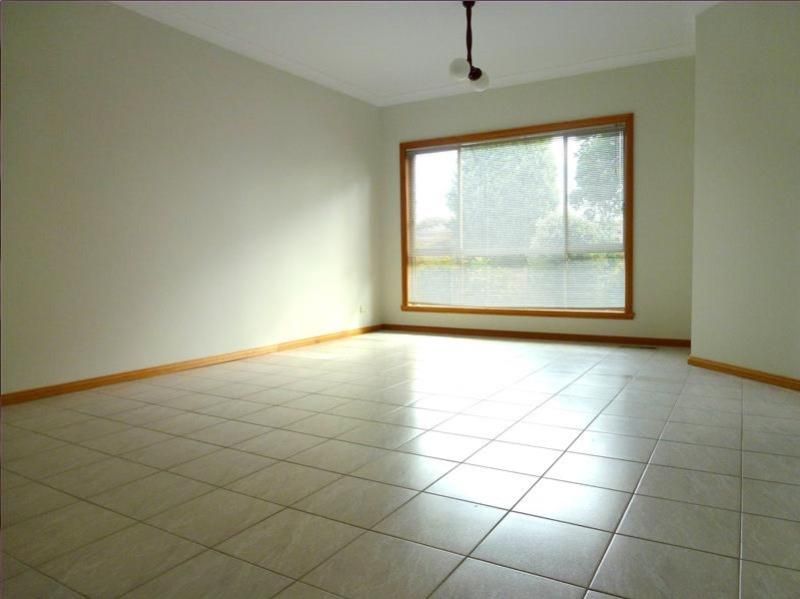 Stunning 3 Bedroom Unit with 2 bathrooms
