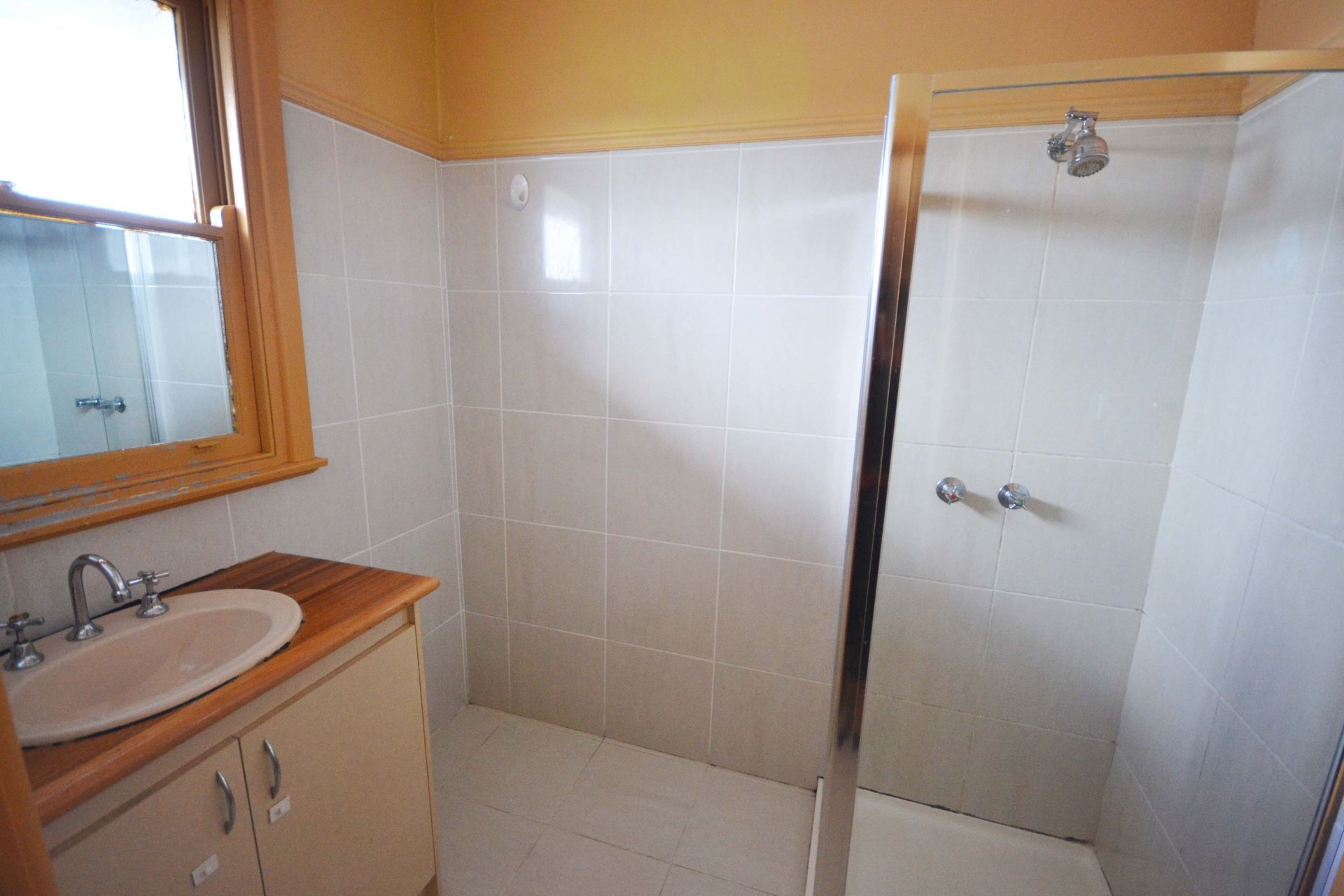 NEAT, CLEAN AND A GREAT LOCATION