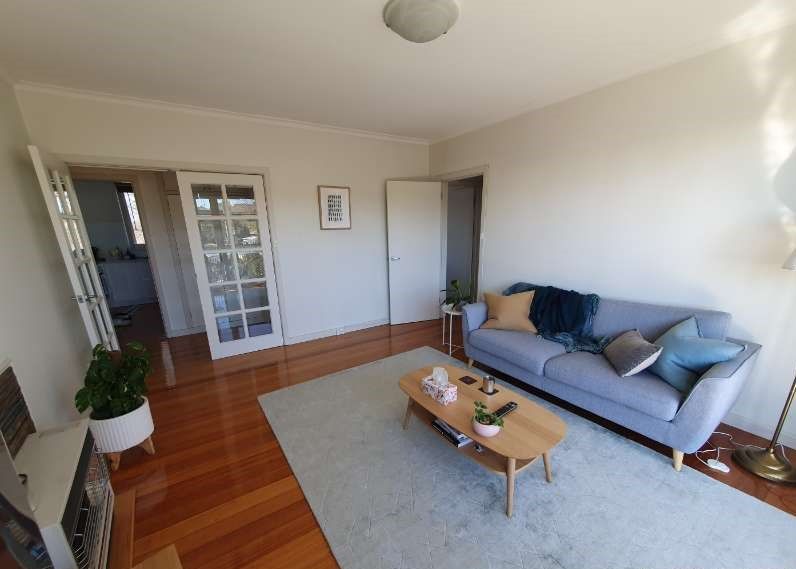 **Bright, sunny & fabulous location**