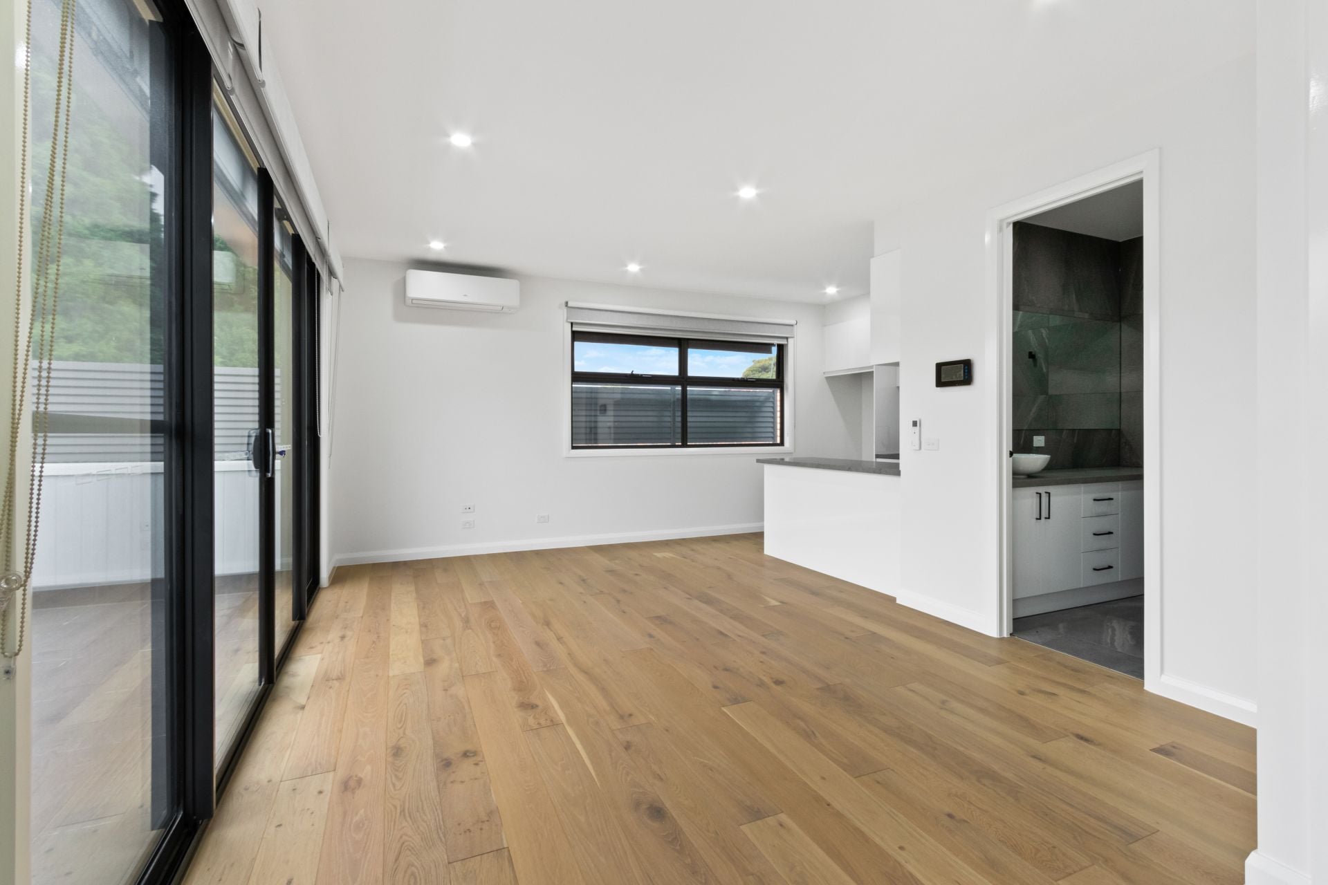 Well-Equipped Two Bedroom Townhouse in the Heart of Thornbury!