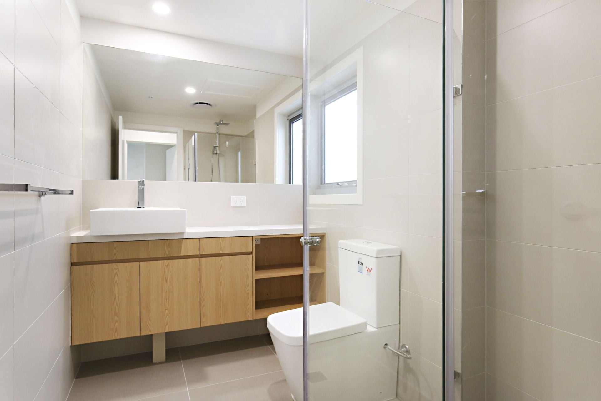 Large Two Bedroom Apartment In Prime Location!