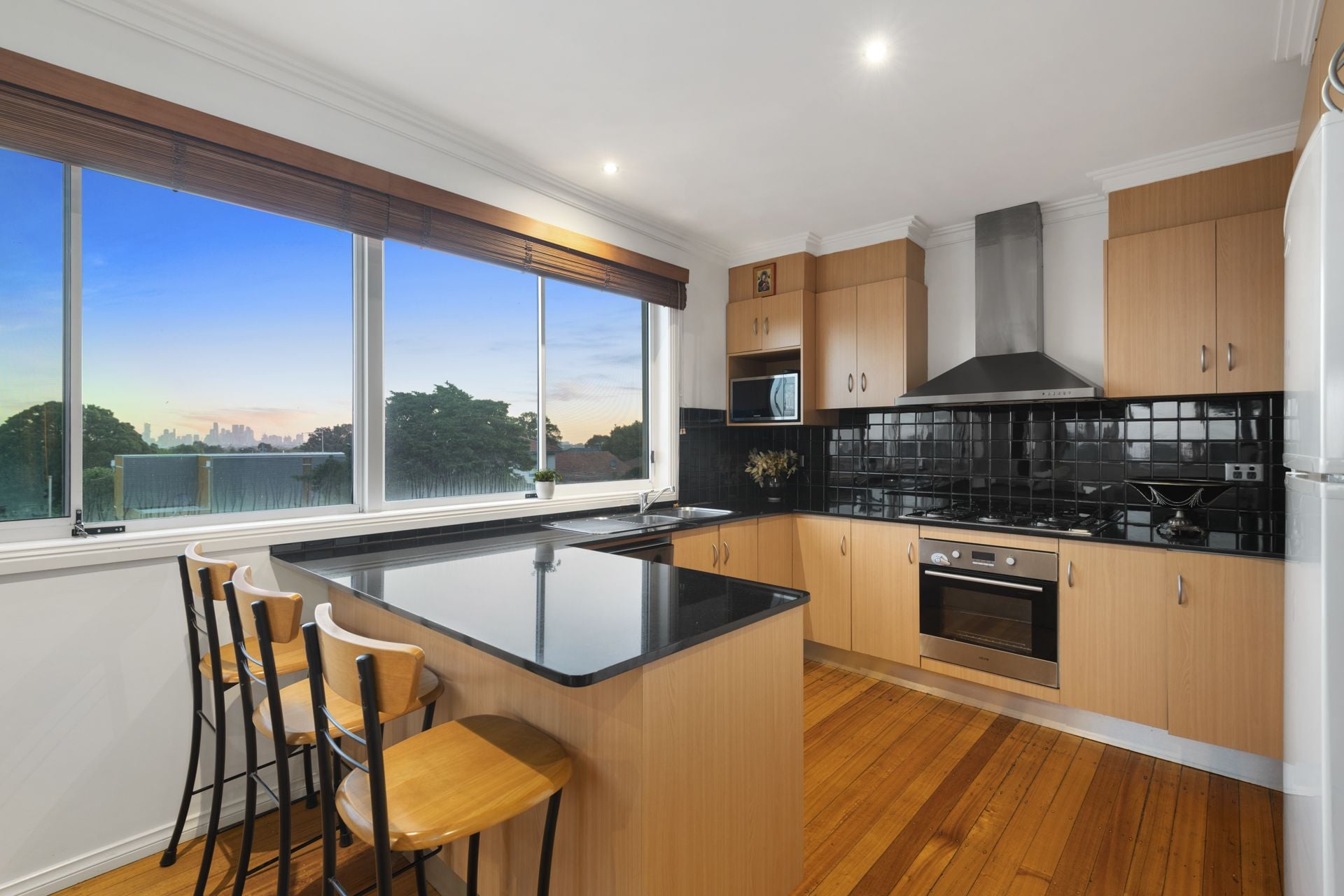 LIFESTYLE LOCATION, CITY VIEWS