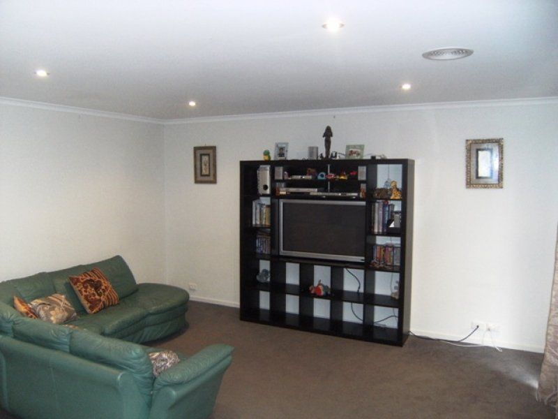 25 Gisborne Way, Caroline Springs - Thumbnail 4