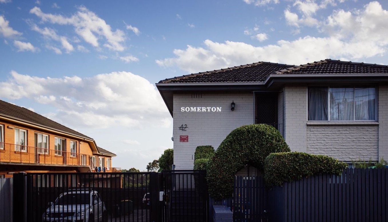 Beautifully Renovated, Secure One Bedroom Apartment