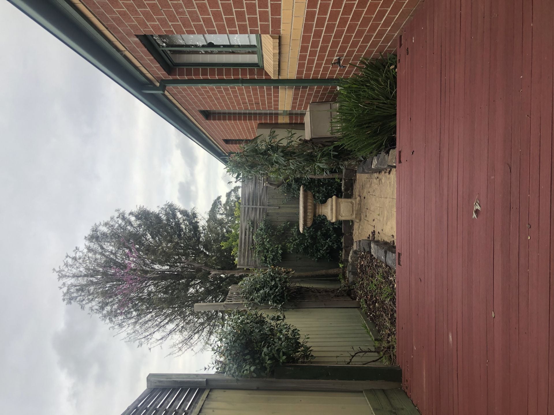 IDEAL LIVING, LOCATION & LIFESTYLE