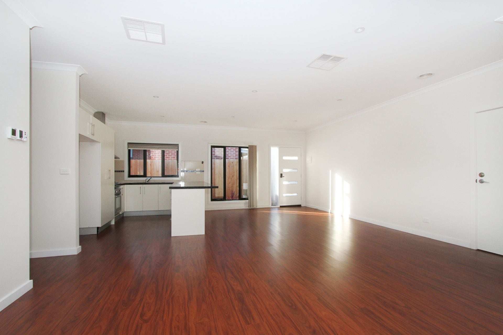 COMFORTABLE LIVING IN GREAT LOCATION