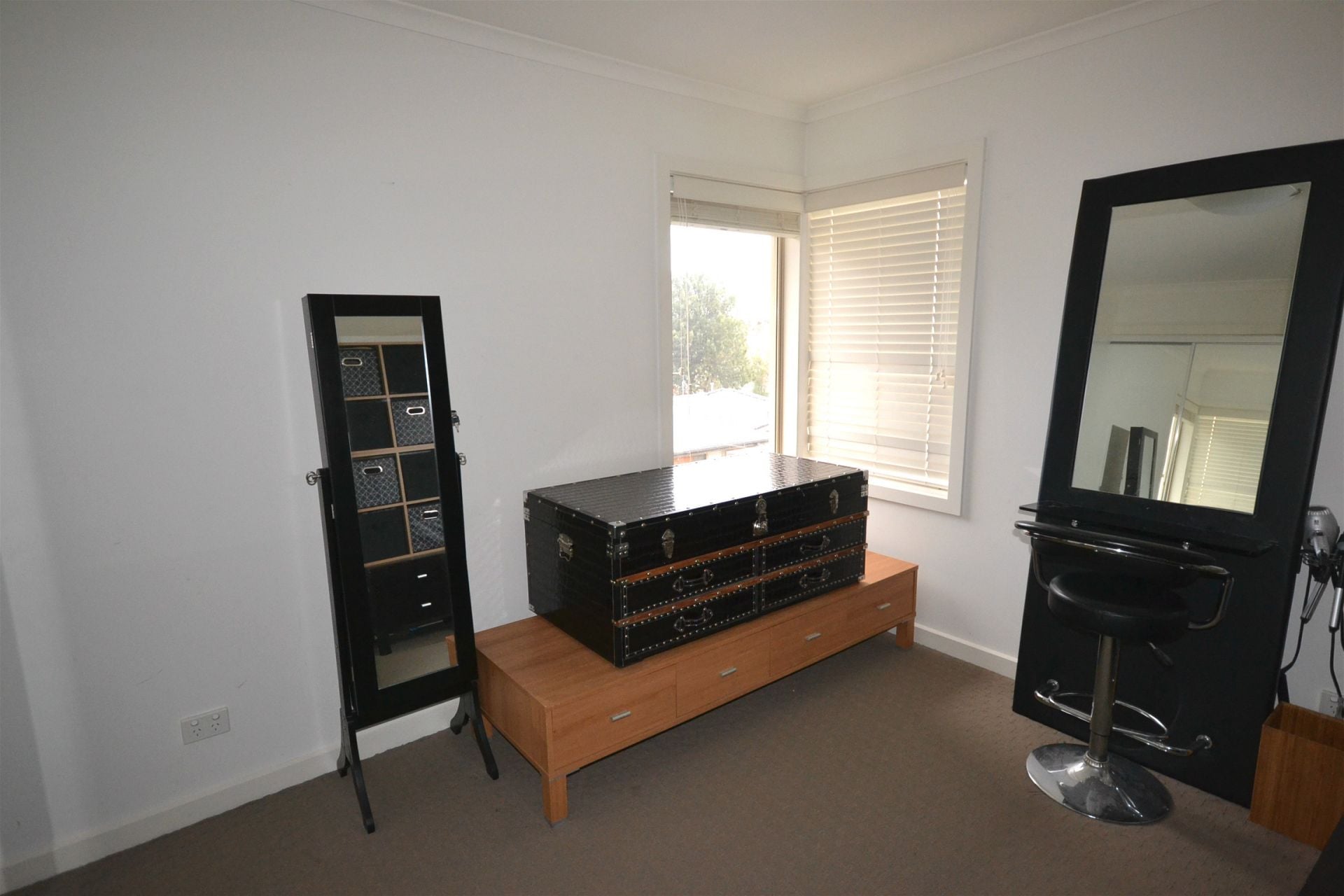PRESTIGIOUS TOWNHOUSE LIVING