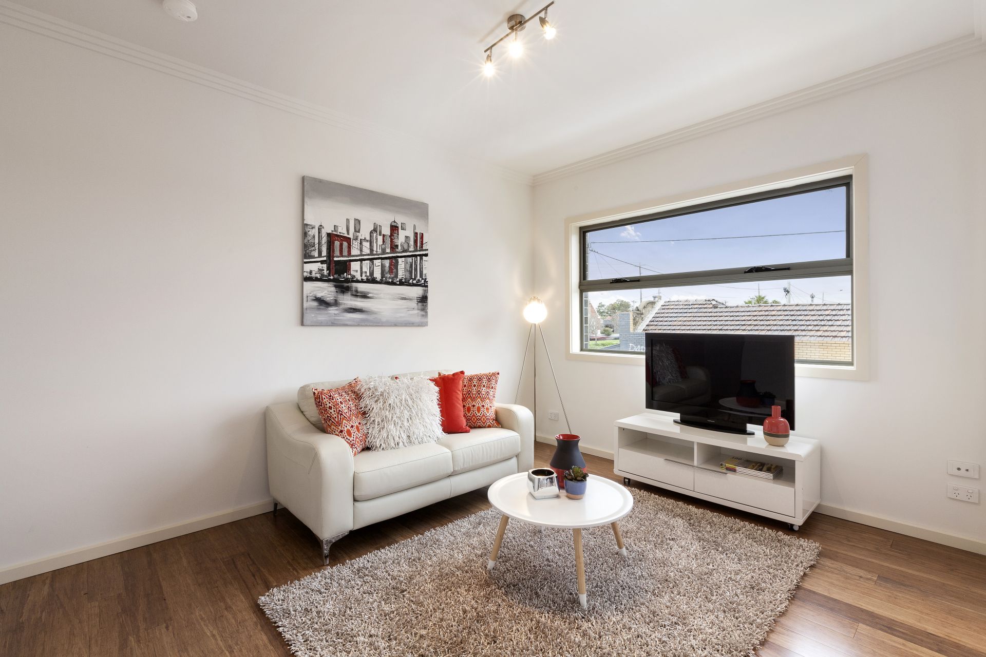 Thornbury Loft Style Apartment!