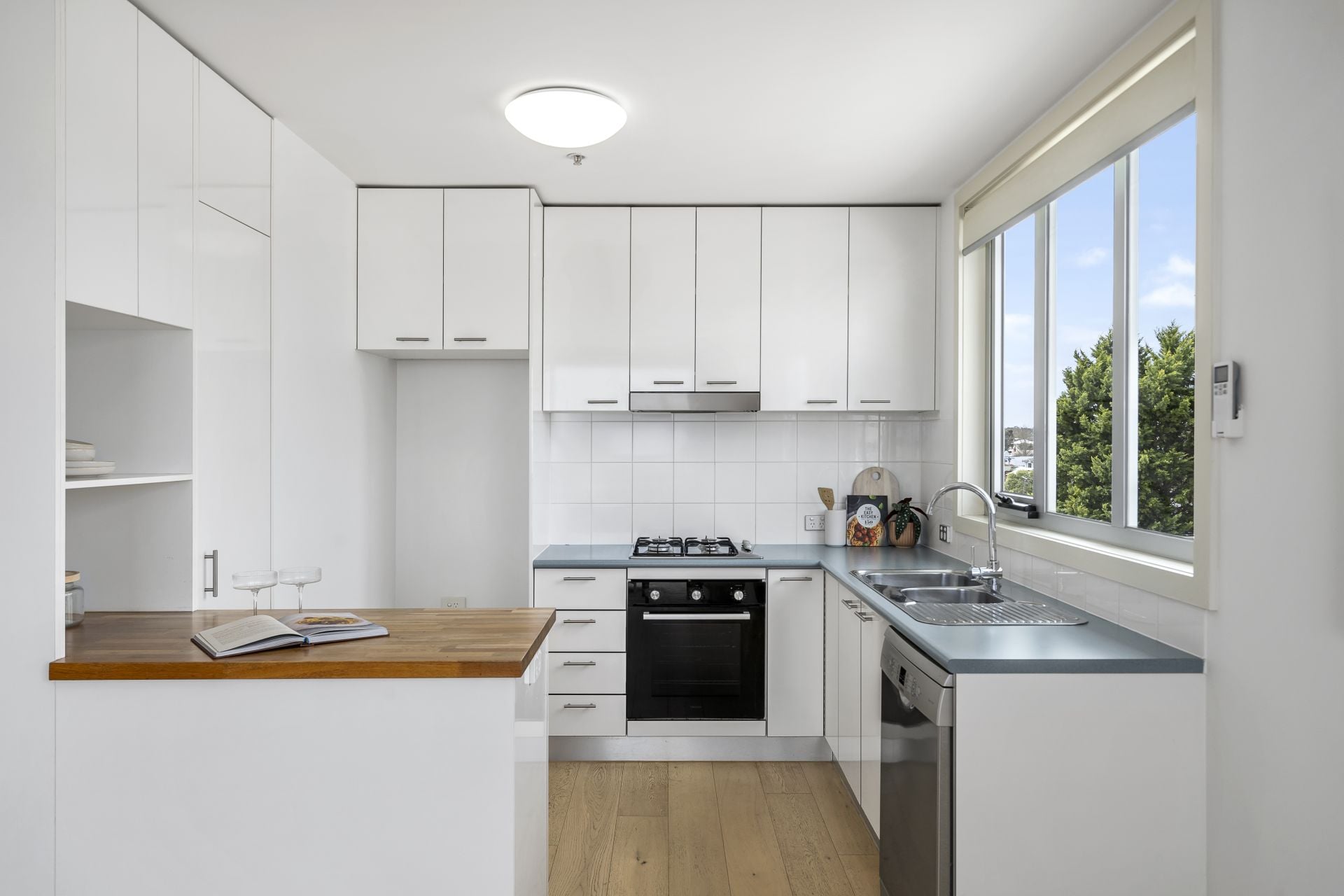 Enhanced Apartment in Prime Northcote