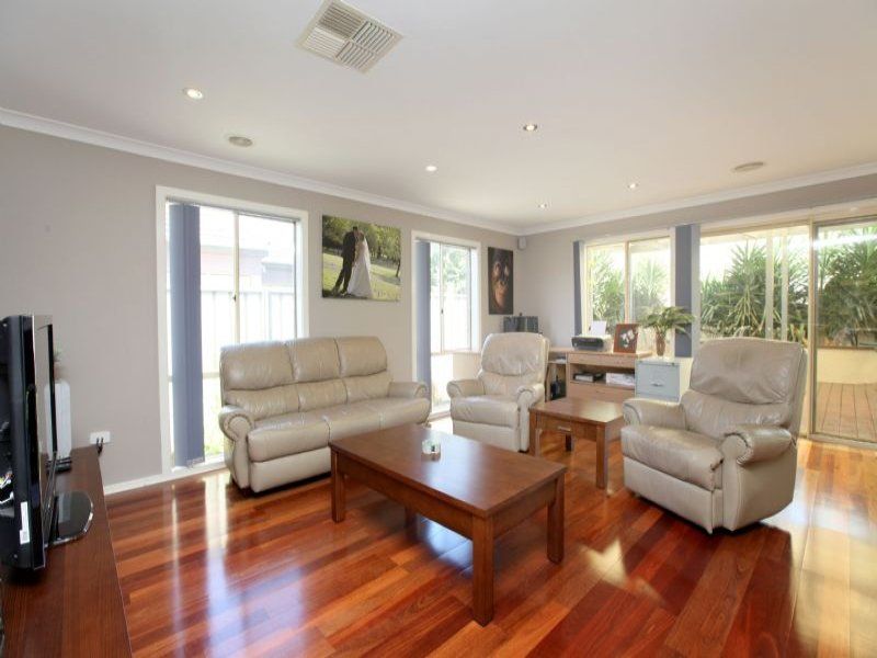 4 Hunts Cross Way, Caroline Springs - Thumbnail 5