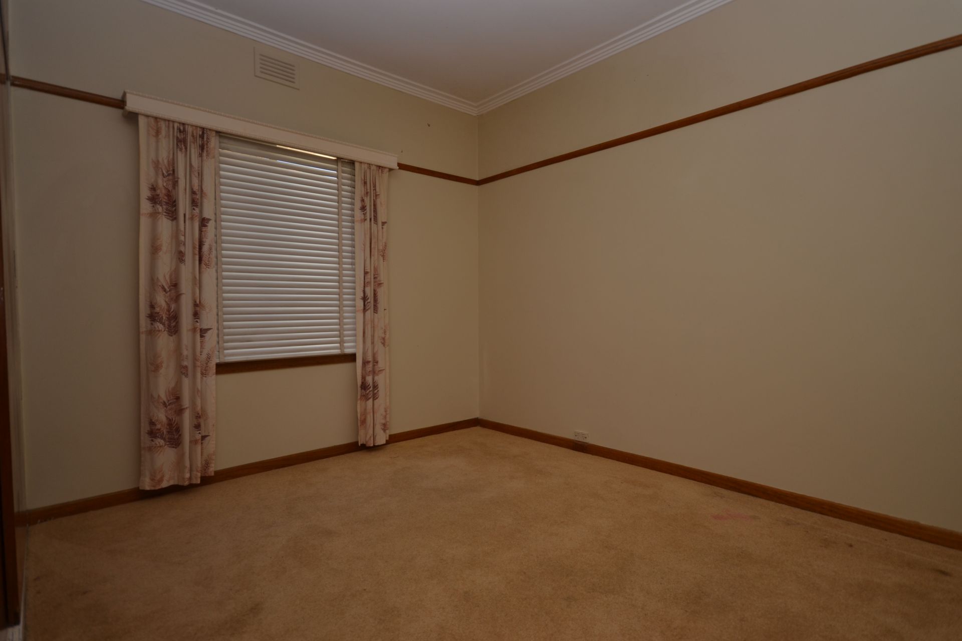 READY TO MOVE INTO NOW. GREAT VALUE AND WILL NOT LAST LONG AT THIS LOW PRICE