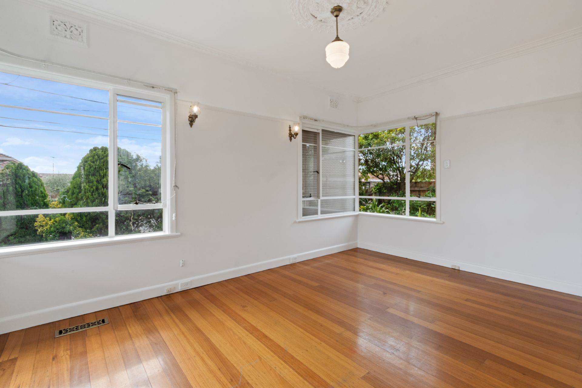 SPACIOUS FAMILY HOME IN PRIME LOCATION