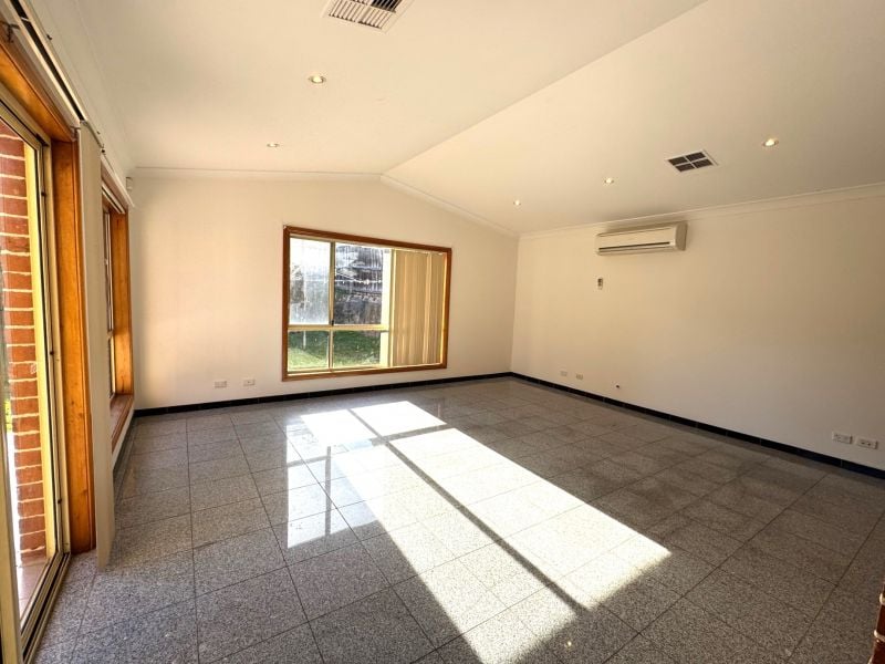 79 James Mileham Drive, Kellyville