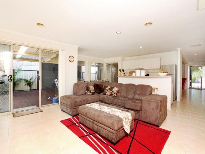 32 Loddon Drive, Taylors Hill - Thumbnail 5