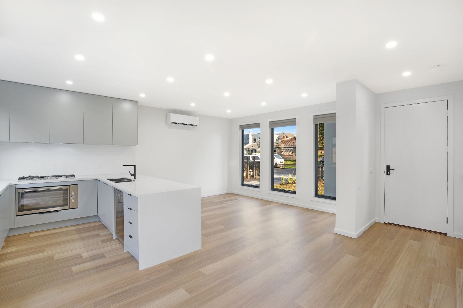 EXQUISITE FAMILY RESIDENCE IN THE HEART OF A VIBRANT COMMUNITY