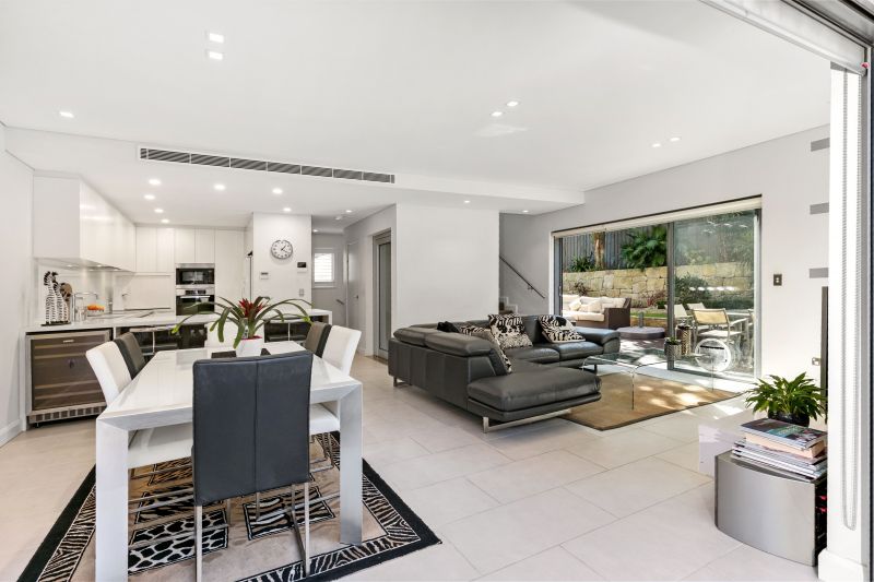 North Facing Tri-Level Apartment with Lift