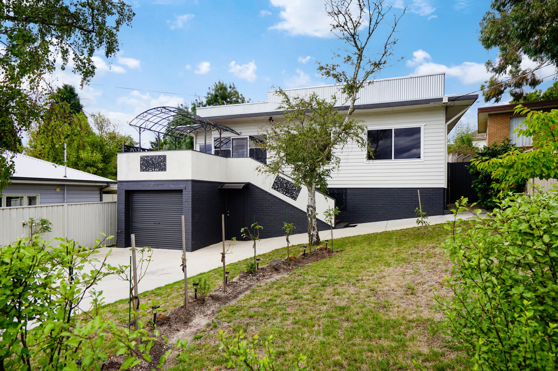 304 Elsworth Street West, Mount Pleasant, Mount Pleasant, Mount Pleasant - Thumbnail 3
