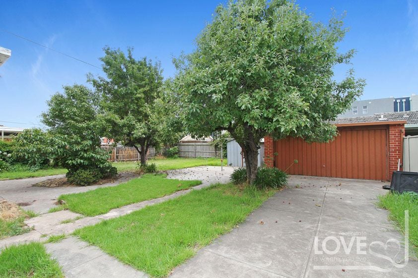 POTENTIAL DEVELOPMENT – (STCA) NORTH ESSENDON MAJOR ACTIVITY CENTRE 978m2 + 996m2 TOTAL 1974m2