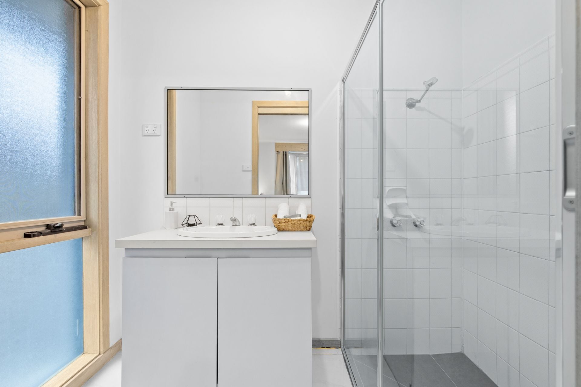 Chic and Modern Family Living Awaits!
