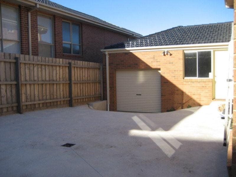 LARGE FAMILY HOME AWAITS!