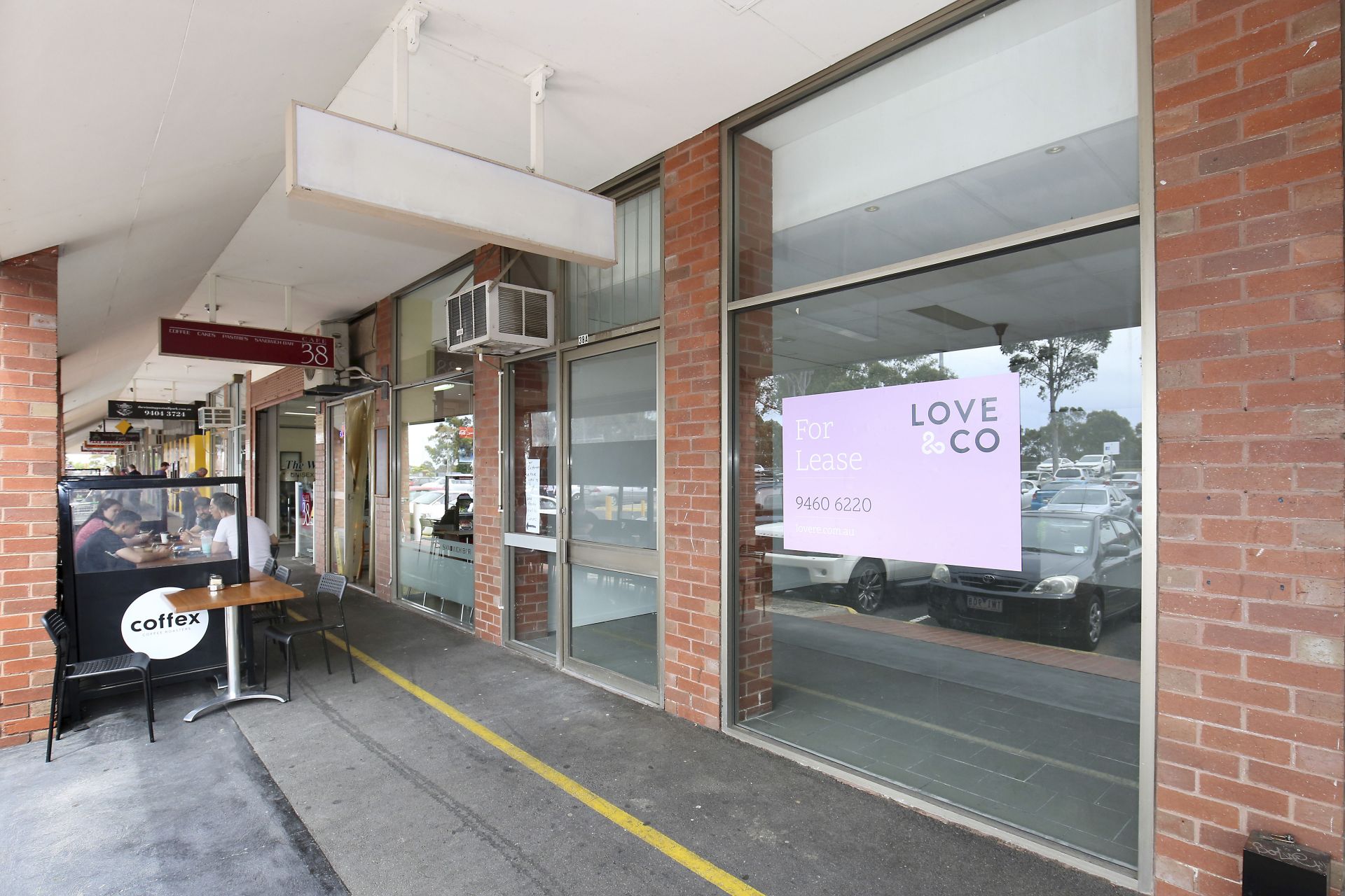 Retail Space in Vibrant Shopping Centre