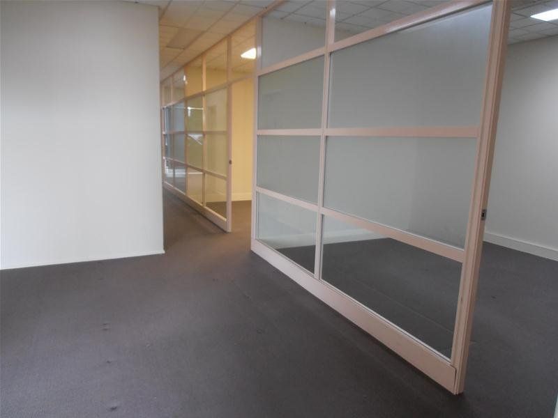 DUAL FRONTAGE RETAIL/OFFICE
