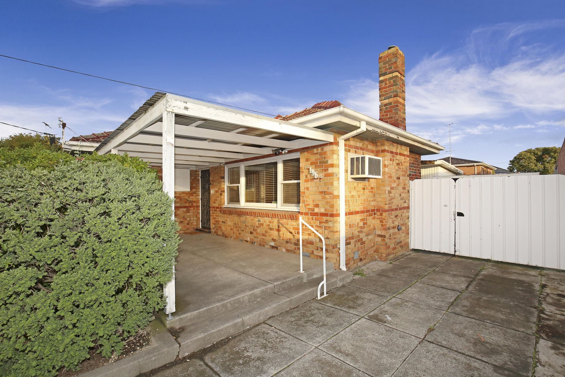 SPACIOUS FAMILY HOME