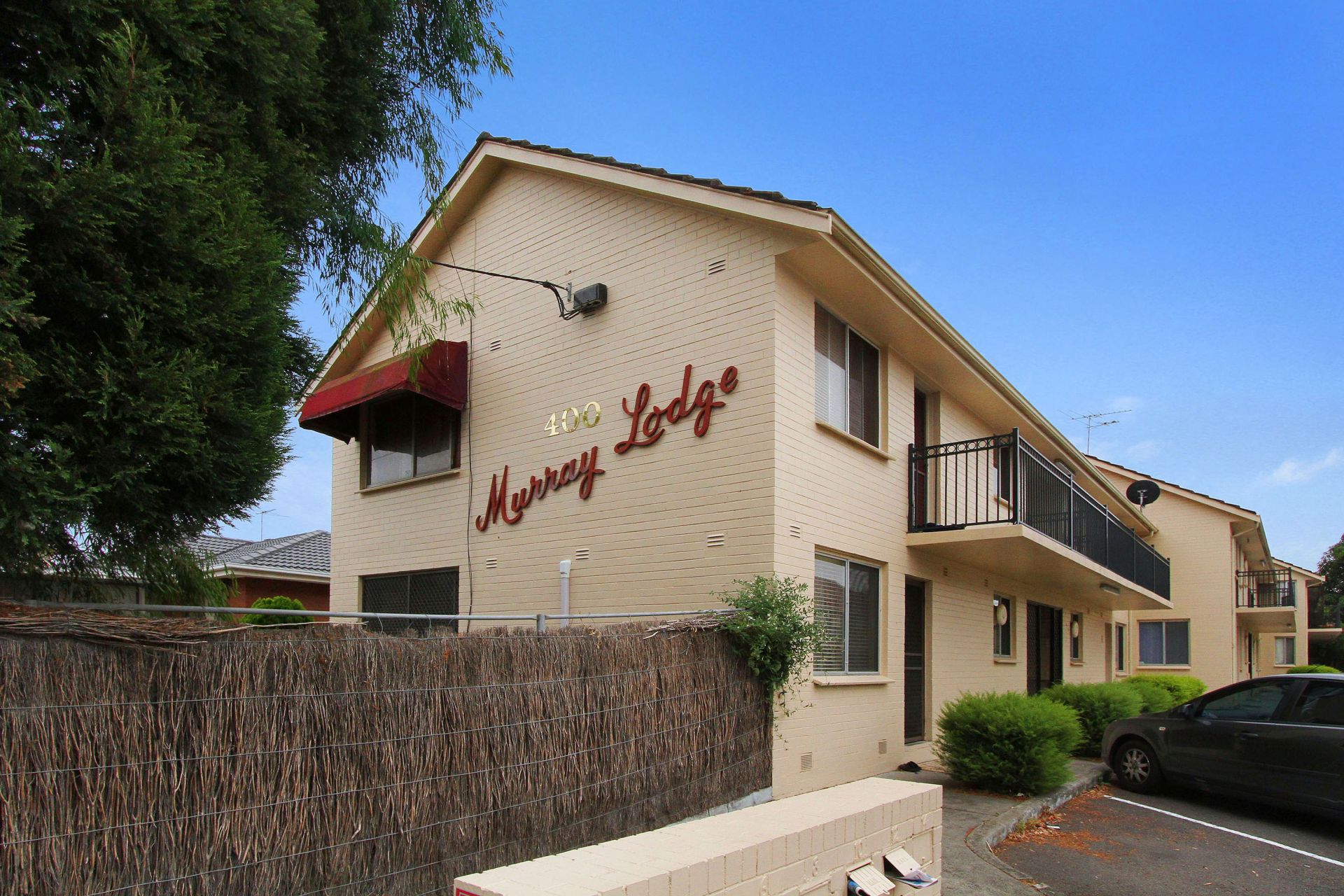 UPDATED EXCELLENCE IN A SUPERB LOCATION