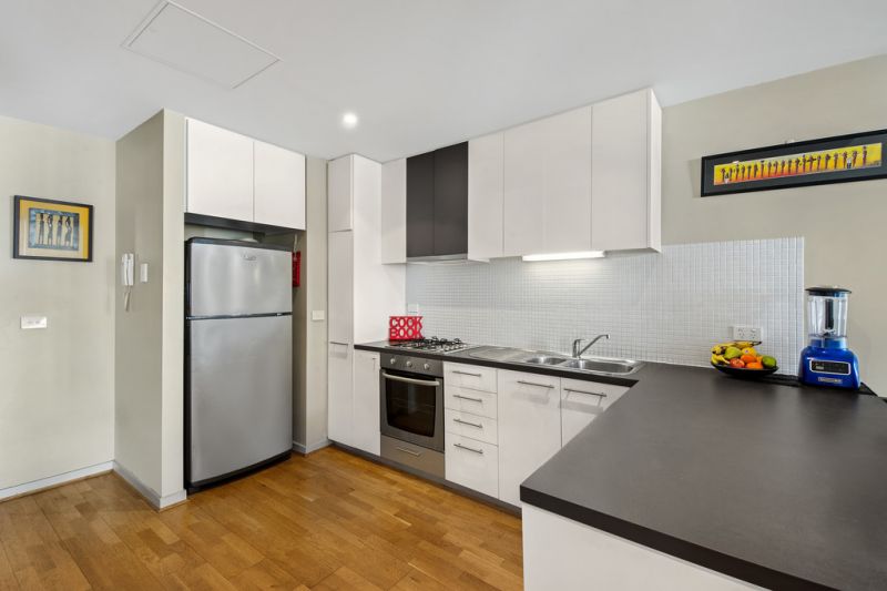 613/54 Nott Street, Port Melbourne - Thumbnail 2