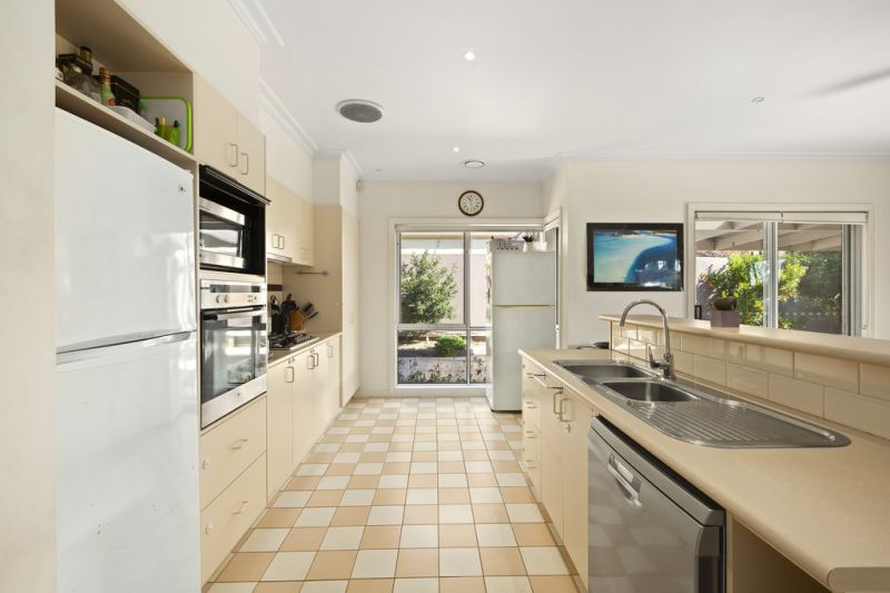 27 Hutchinson Drive, Kew - Thumbnail 4
