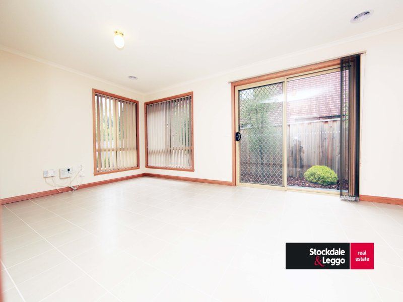 10 Jindabyne Avenue SOUTH MORANG, South Morang - Thumbnail 5