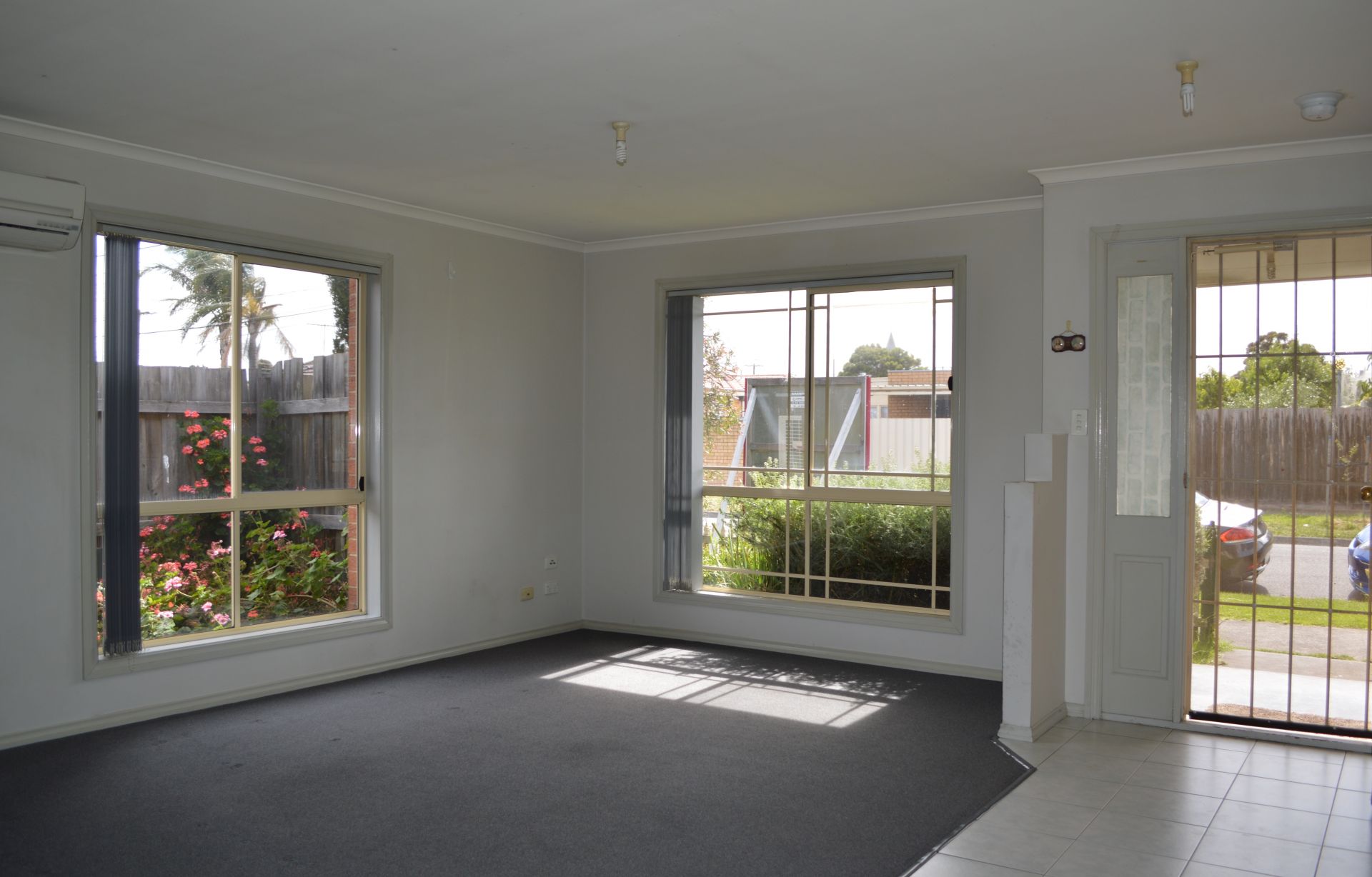 IDEALLY SITUATED 2 BEDROOM UNIT    *Insp Sat 7th Jan @ 9:15am*