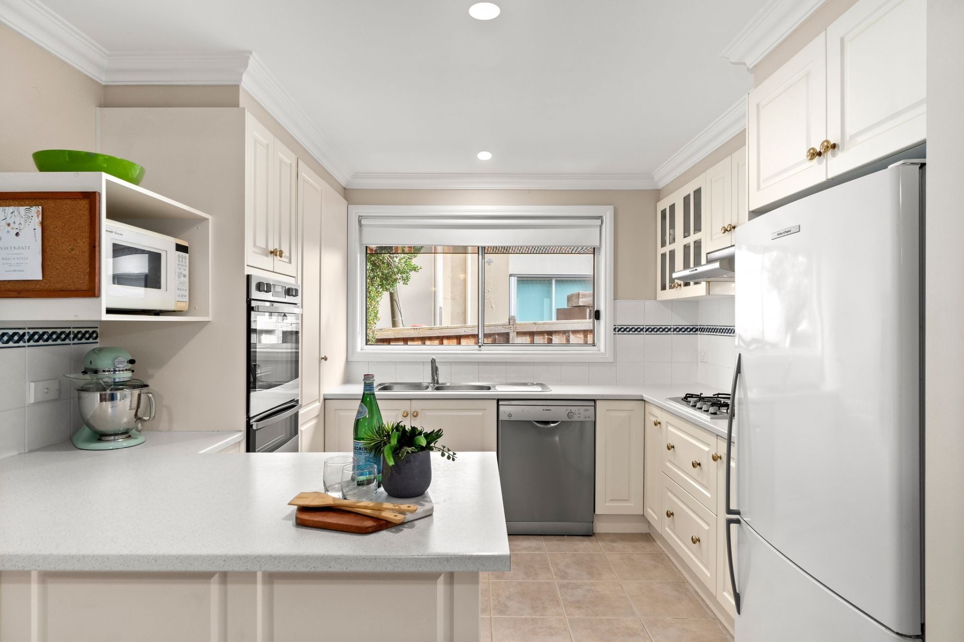 Perfect Family Living Across From Plenty River Gorge