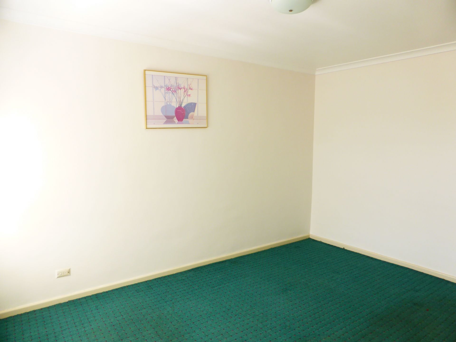 Spacious 2 Bedroom Apartment Walking Distance To High Street