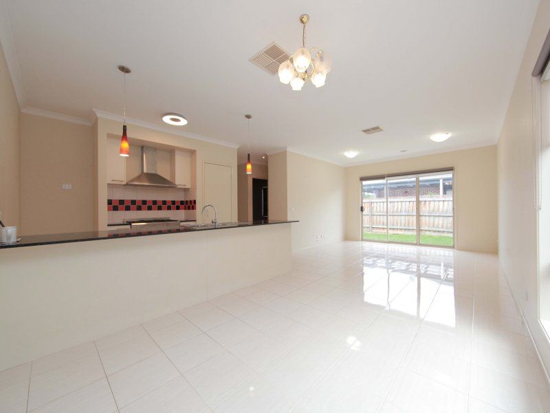31 Songbird Crescent SOUTH MORANG, South Morang - Thumbnail 6