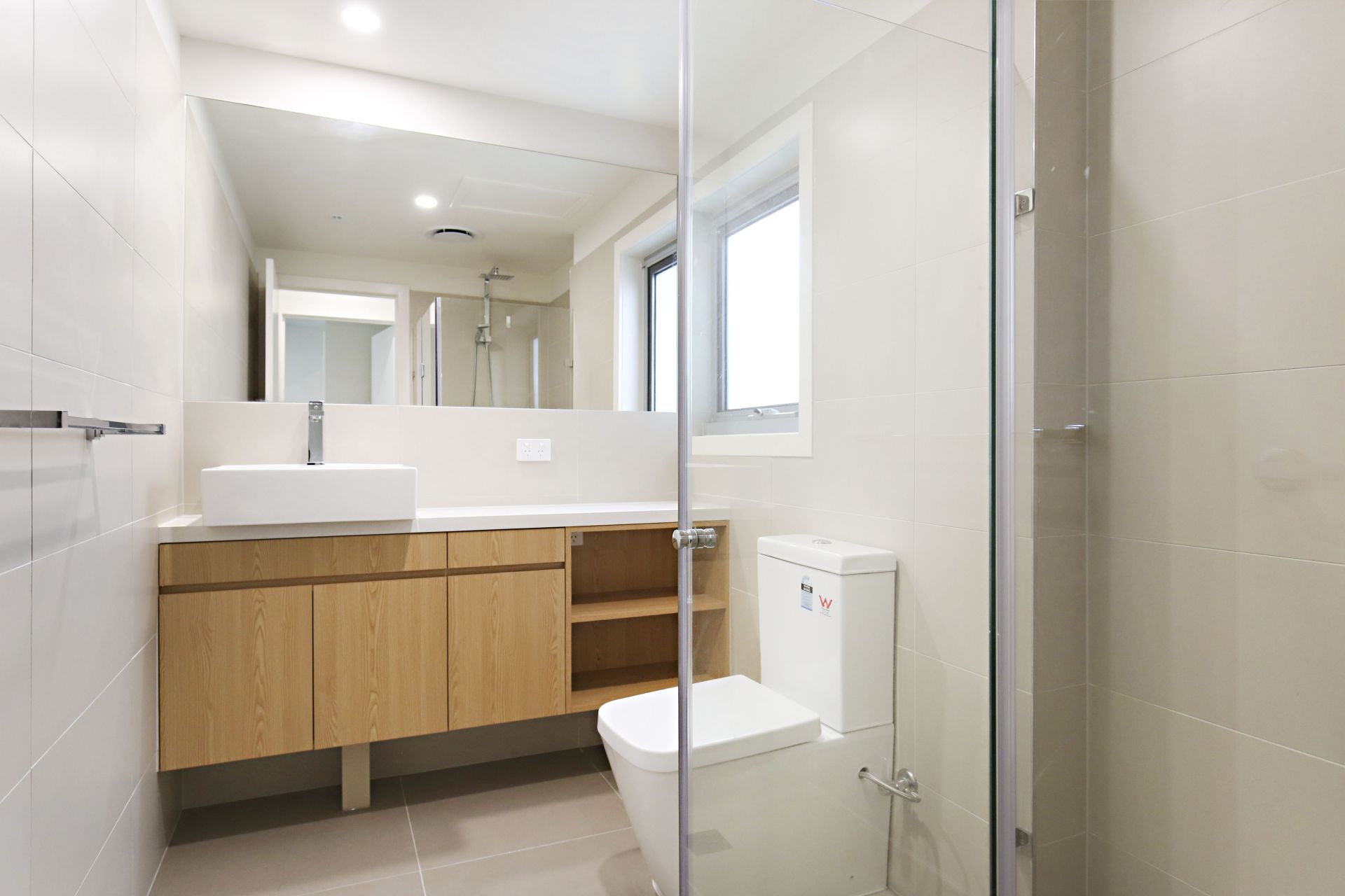 CONTEMPORARY LIVING AT ITS FINEST!