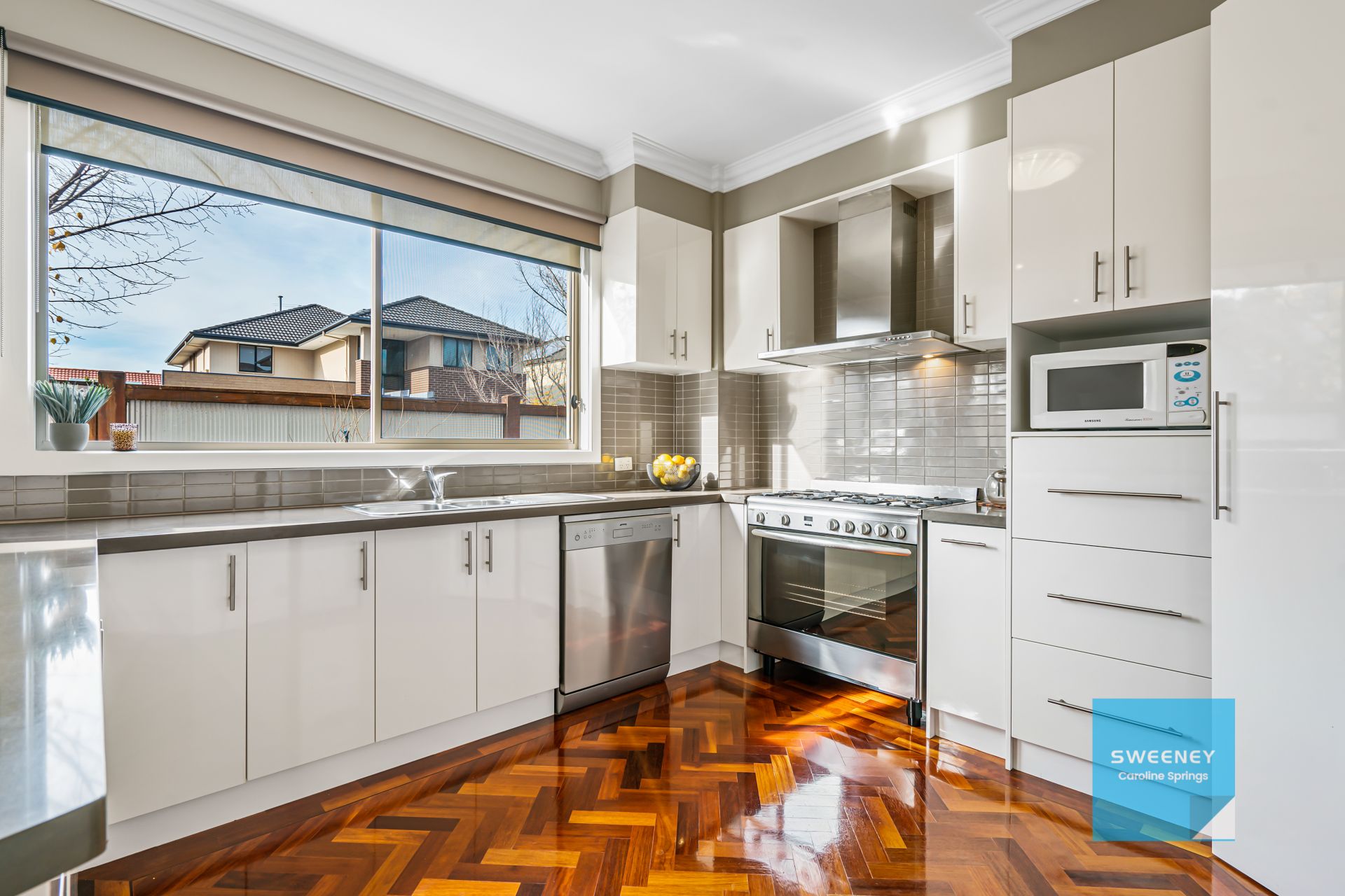 23 Stradbroke Gardens, Caroline Springs - Thumbnail 6