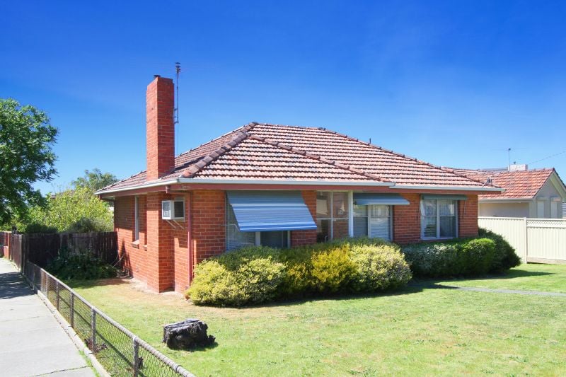 56 Boldrewood Parade, Reservoir