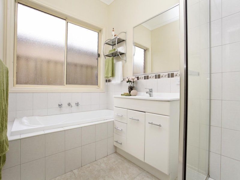 8 Wattlepark Street, Caroline Springs - Thumbnail 8