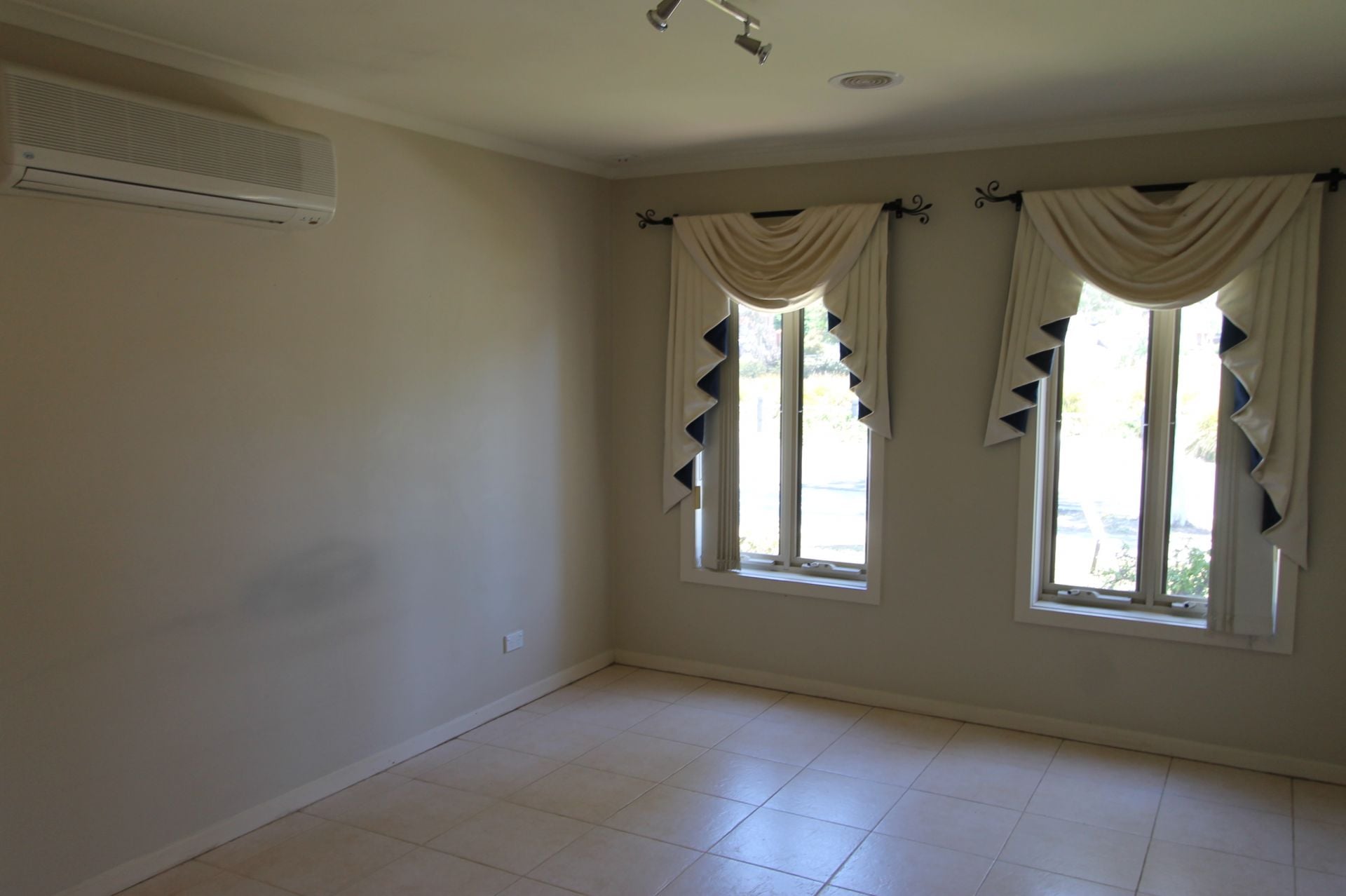 Spacious Home in Mill Park Lakes Estate