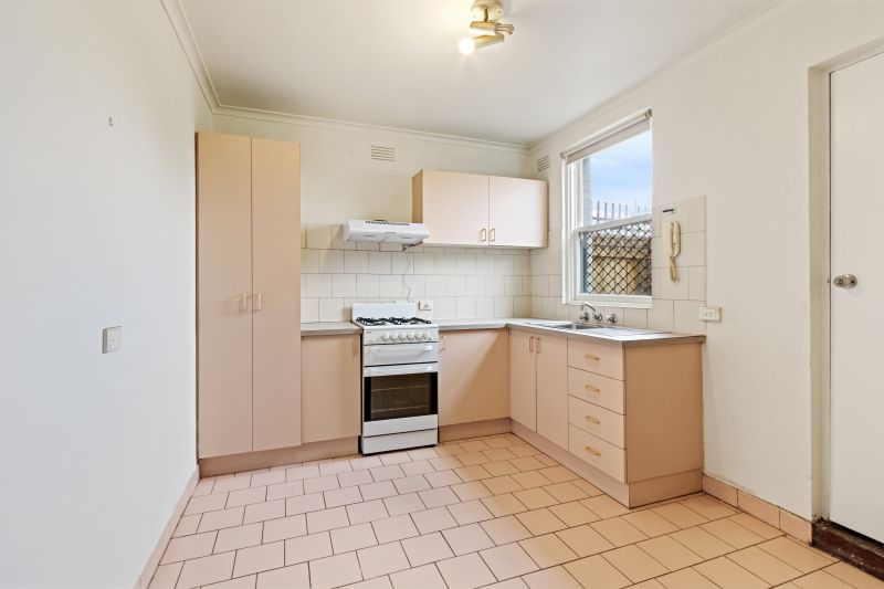 2/4 Spring Street, Preston