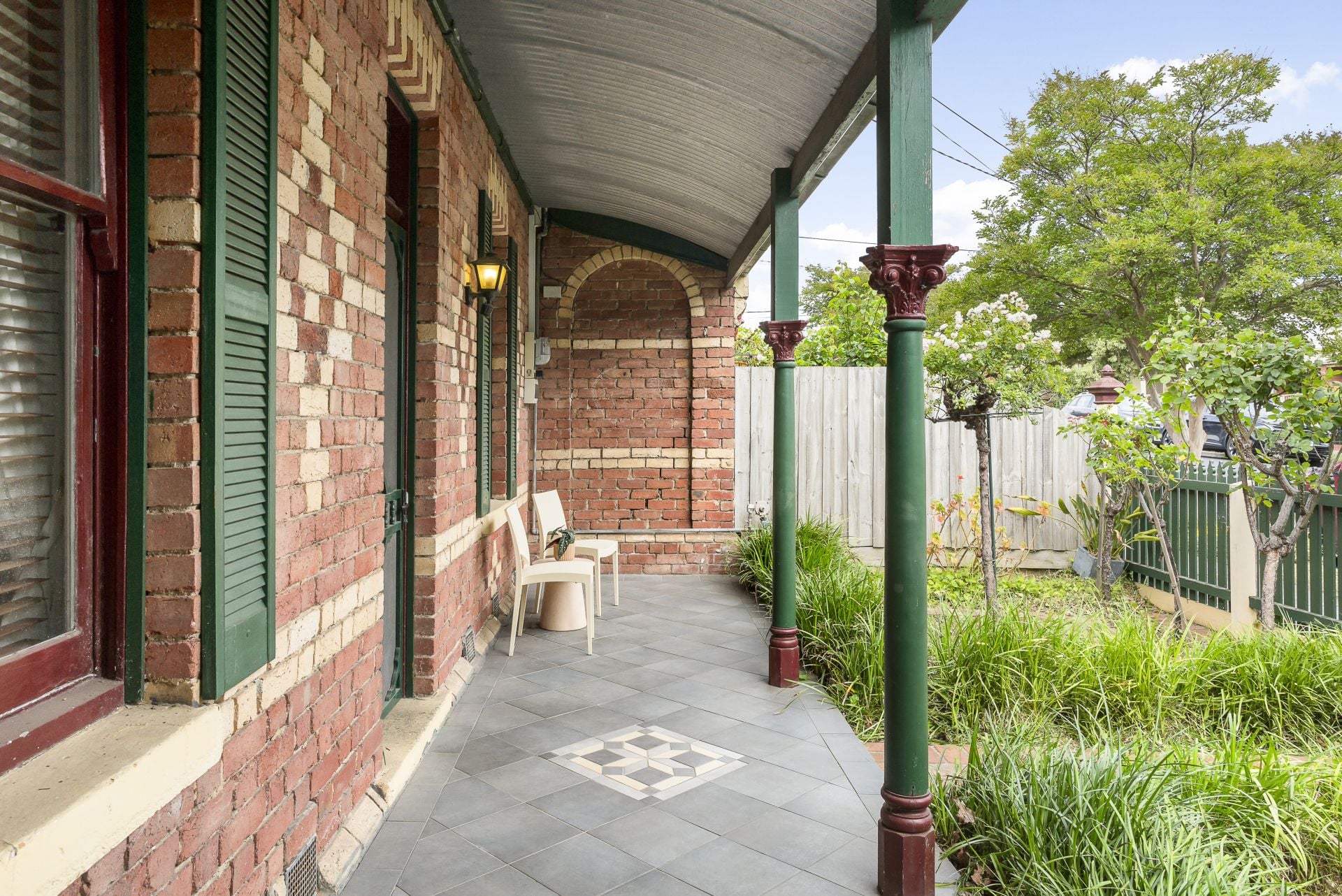 Victorian Flaunts Enchanting Features