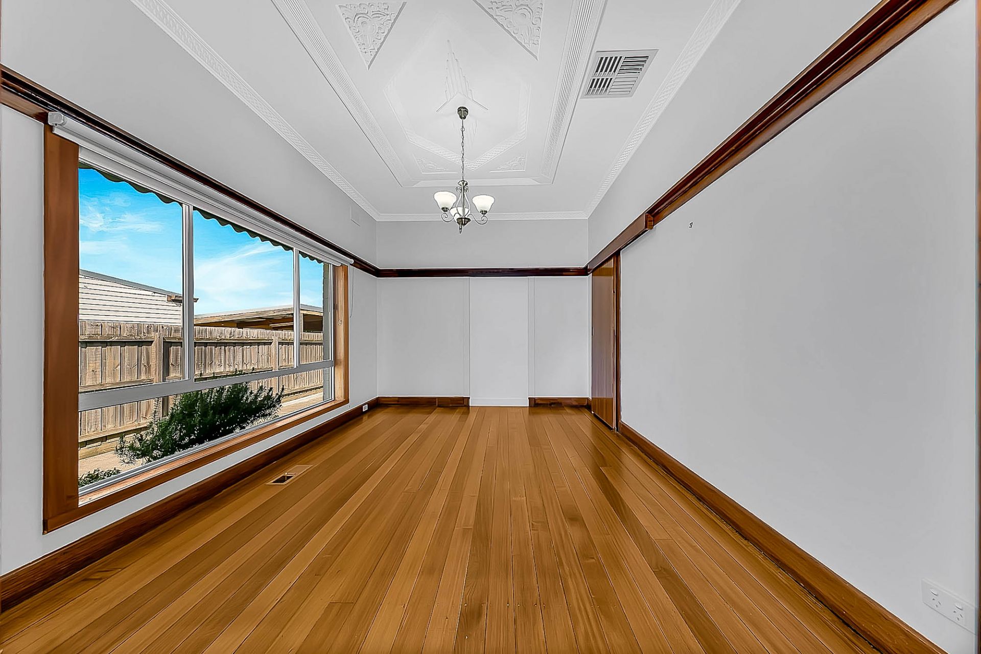 Warm and inviting family home!