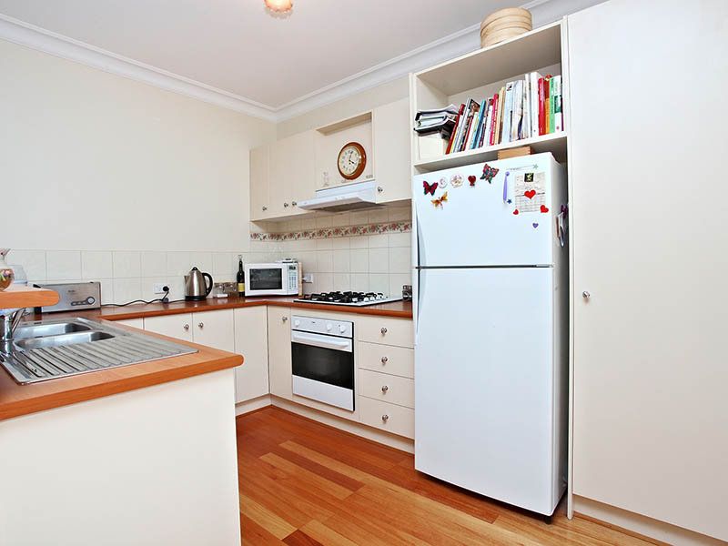 17 Daintree Retreat, Caroline Springs - Thumbnail 3