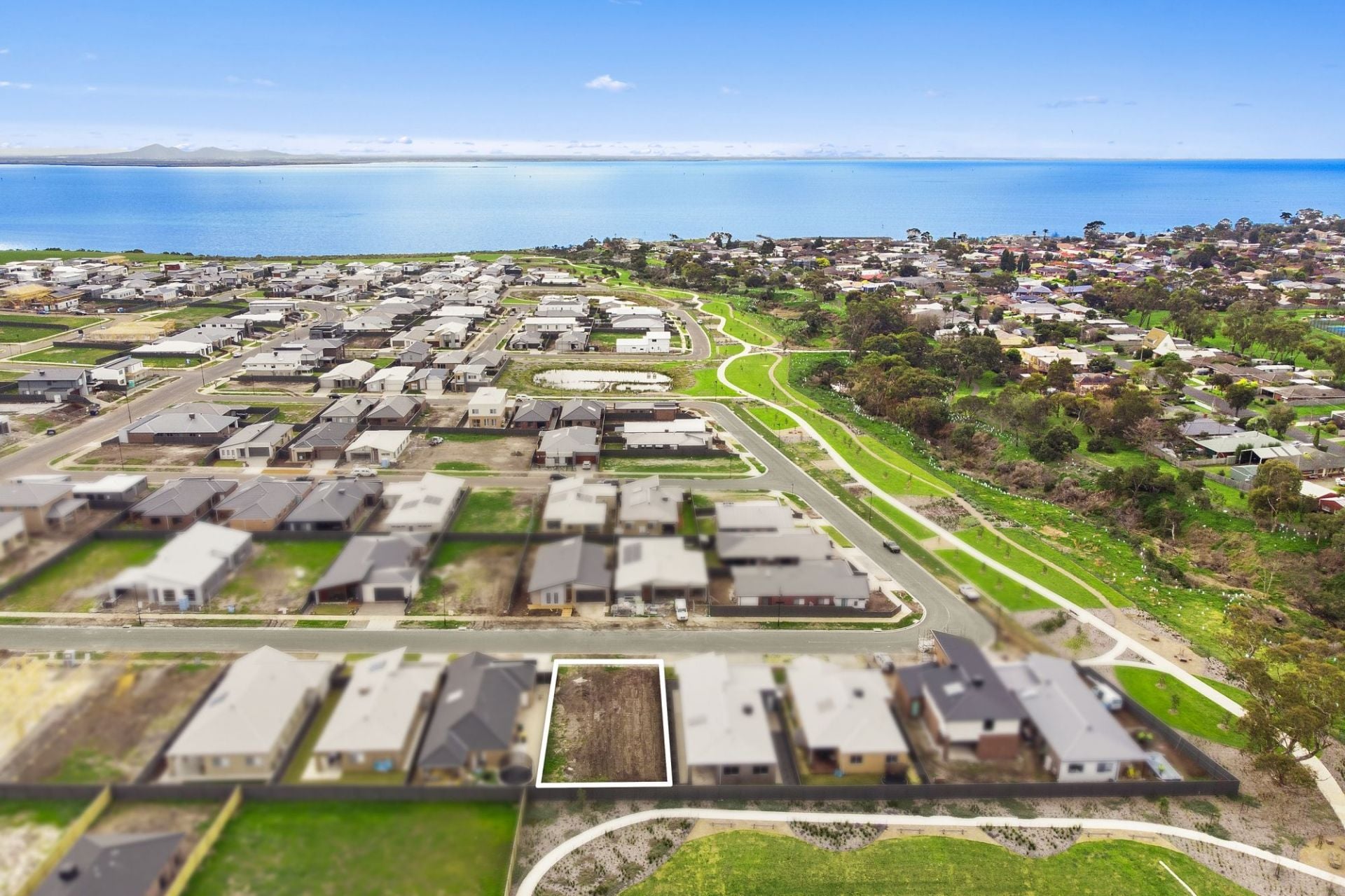 43 Capstan Crescent Curlewis Vic, Curlewis - Thumbnail 2
